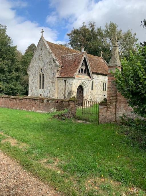 The Old Stables Villa Salisbury Exterior photo